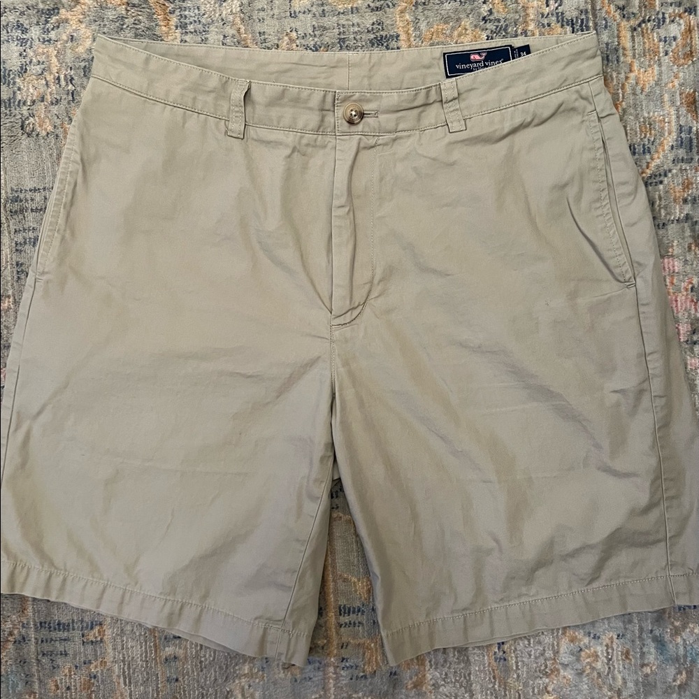 Vineyard Vines Mens shorts size 34. Khaki tan color.